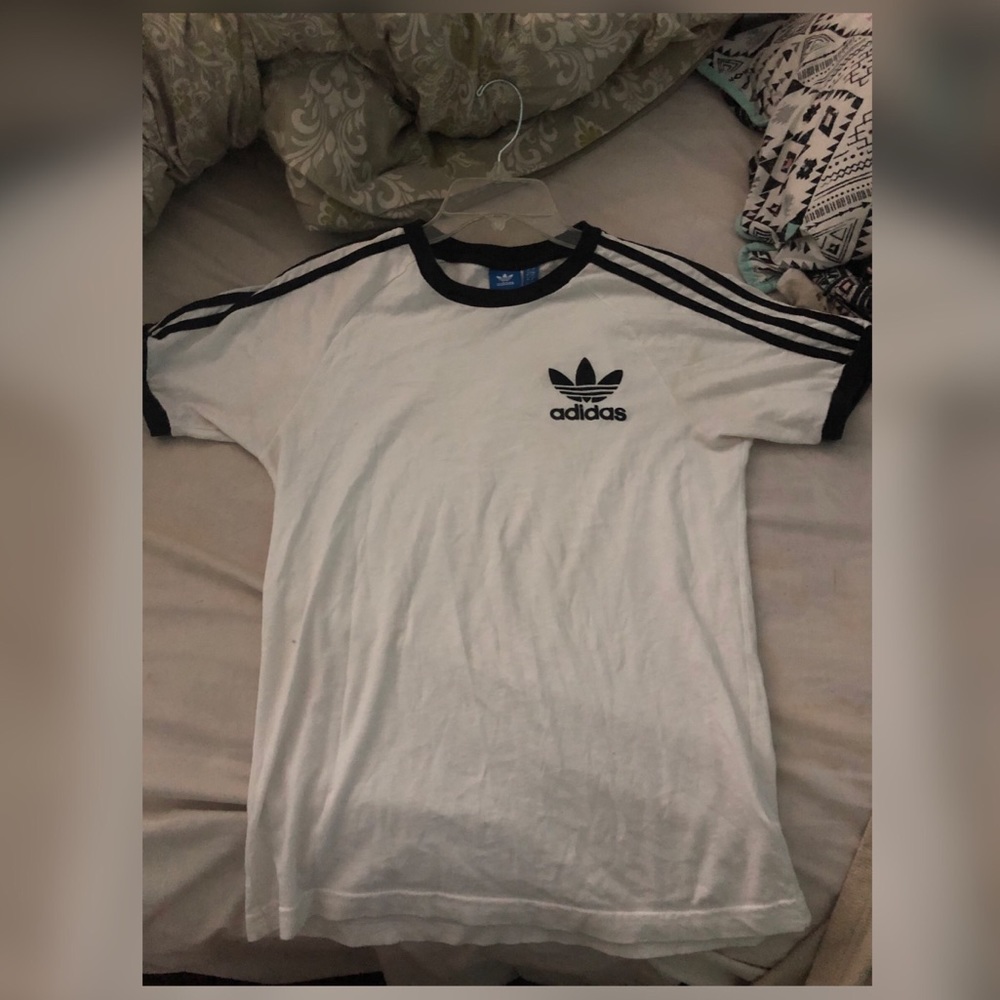 Adidas Short sleeve tee for Men or Women ❤️
